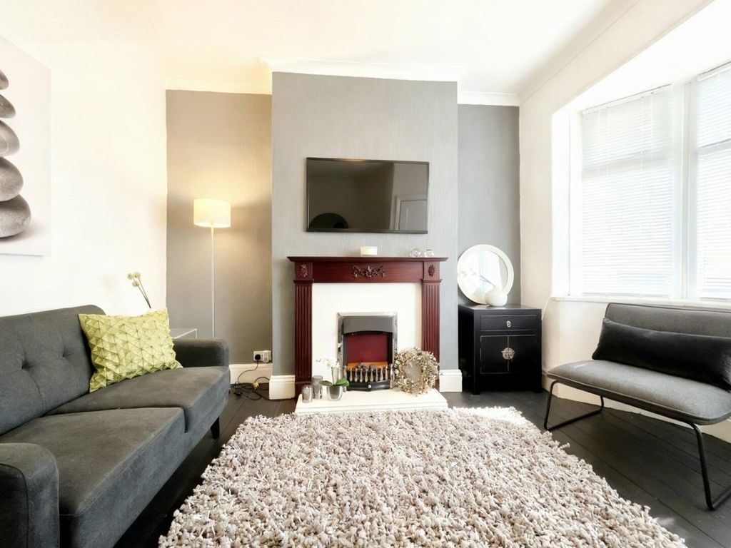 Property photo 2 of 30 Living Room