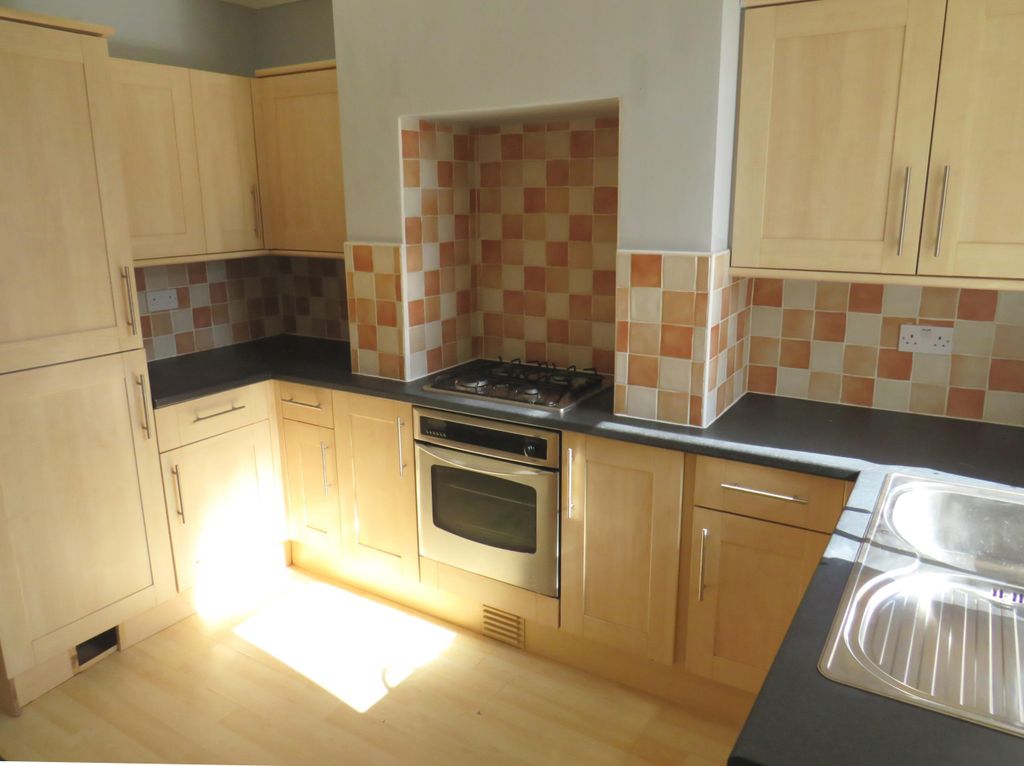 Property photo 3 of 12 Kitchen