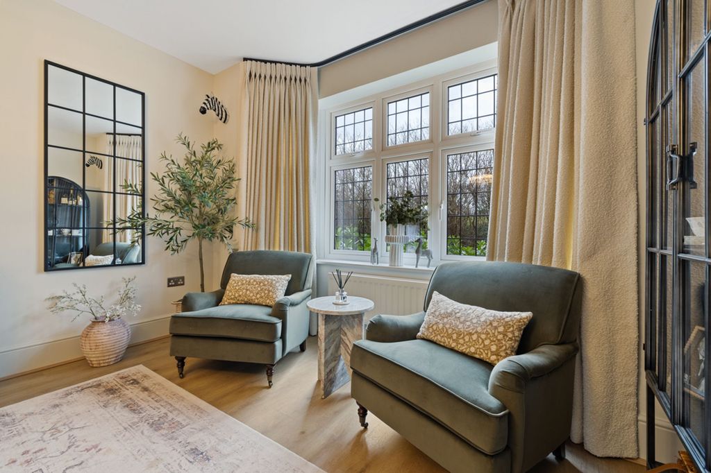 Property photo 2 of 28