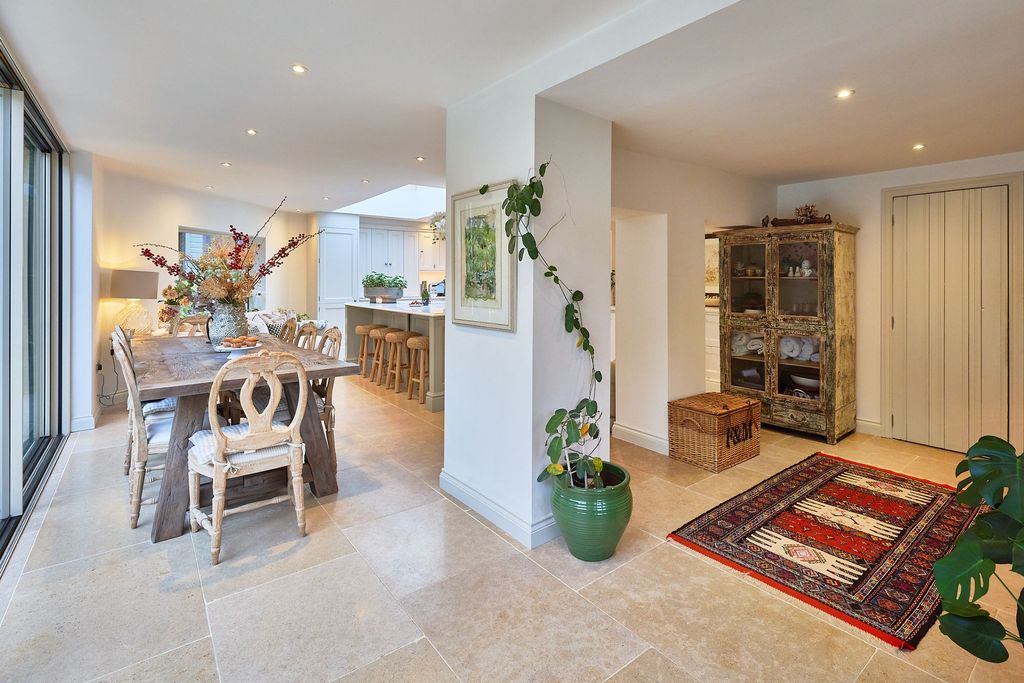 Property photo 3 of 46