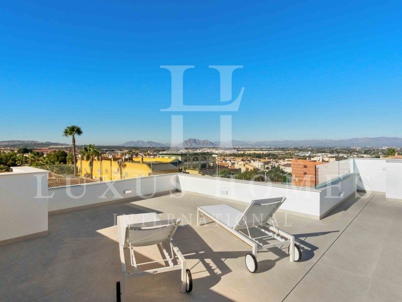 Property photo 3 of 27