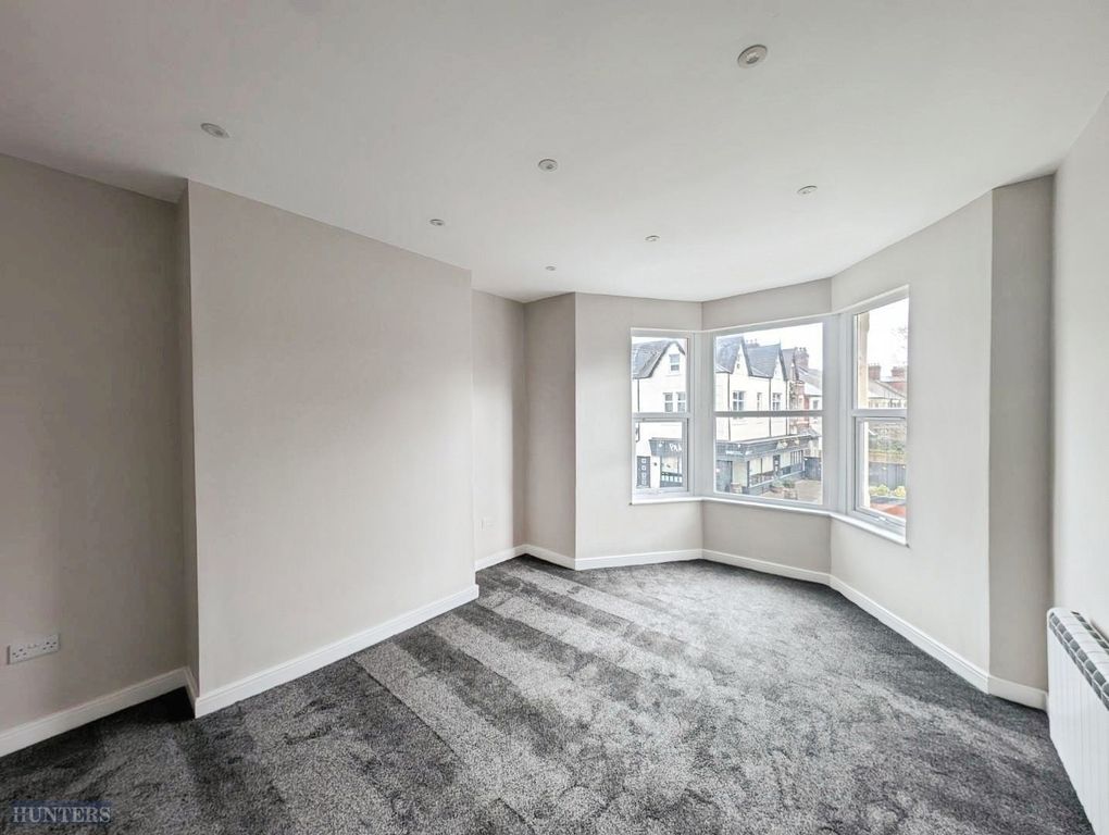 Property photo 2 of 9 Pbox-Bedroom-334294.Jpg