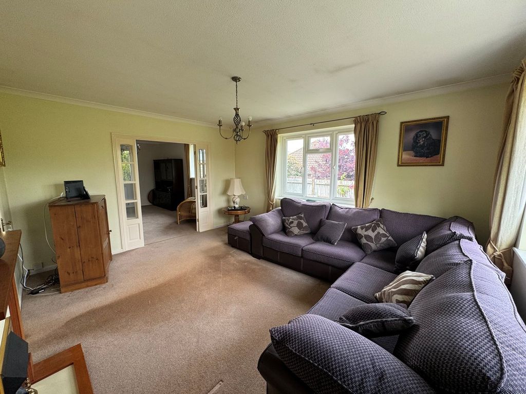 Property photo 2 of 23