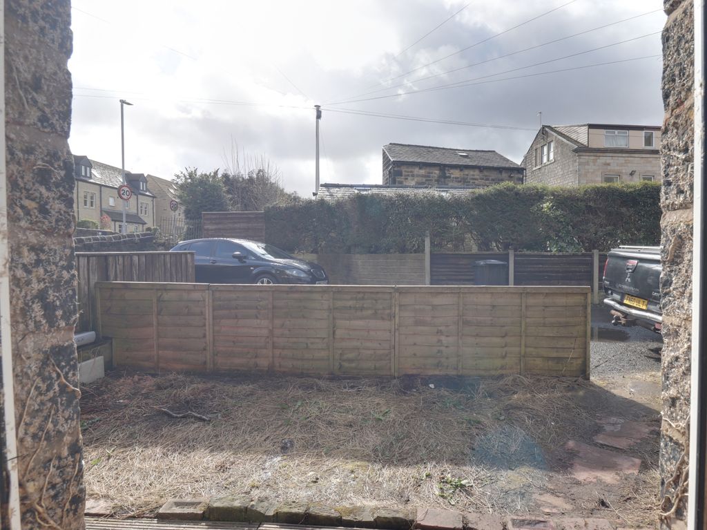 Property photo 3 of 10 Front Yard
