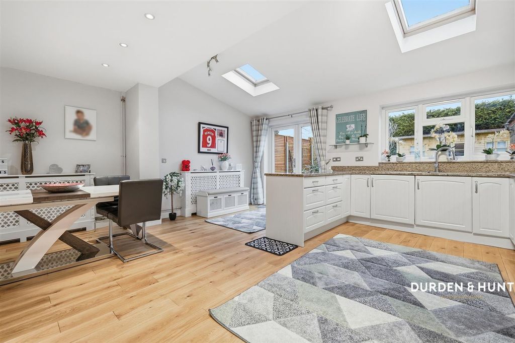 Property photo 2 of 27 Marks Avenue