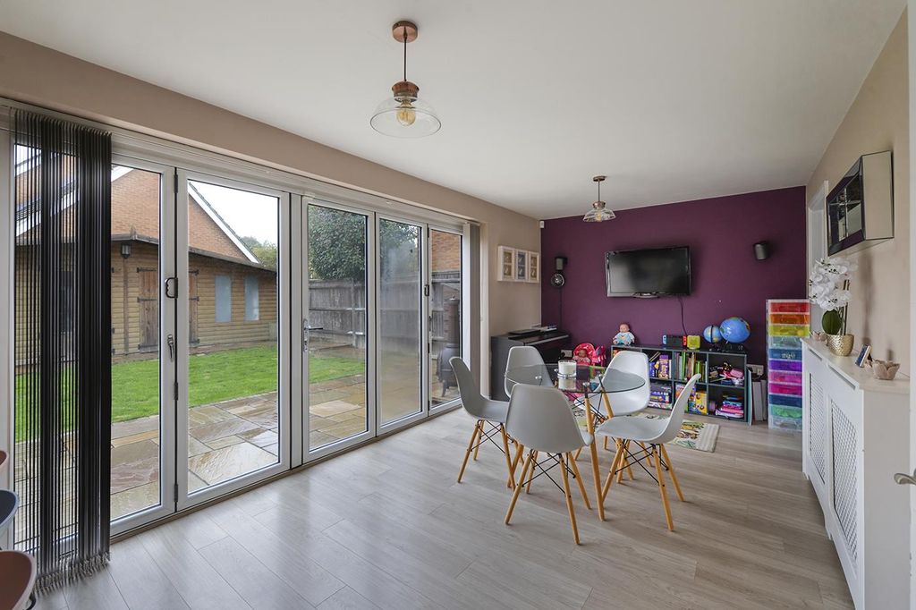 Property photo 3 of 17 Kitchen/Diner/Family Room
