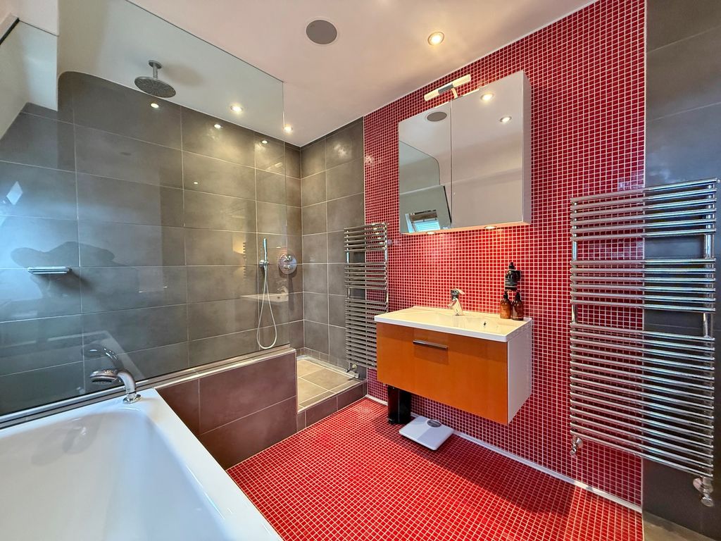 Property photo 3 of 28