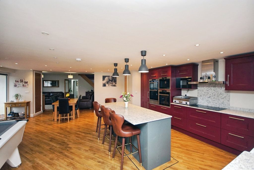 Property photo 2 of 34 Photo