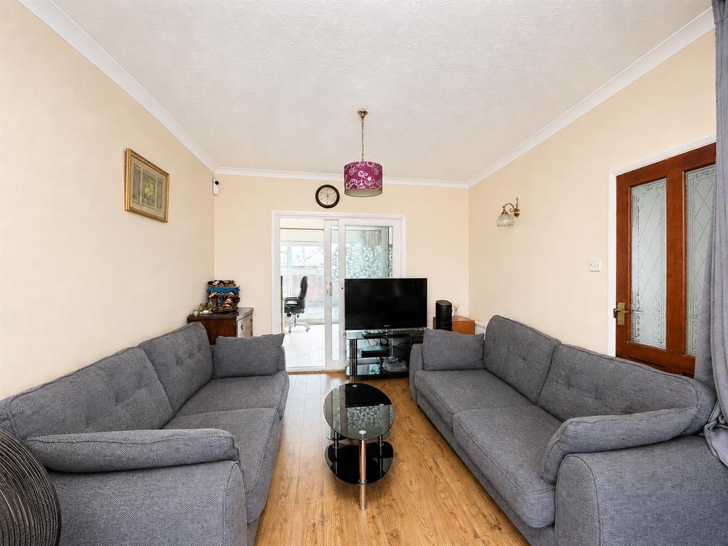 Property photo 3 of 13 Through Lounge