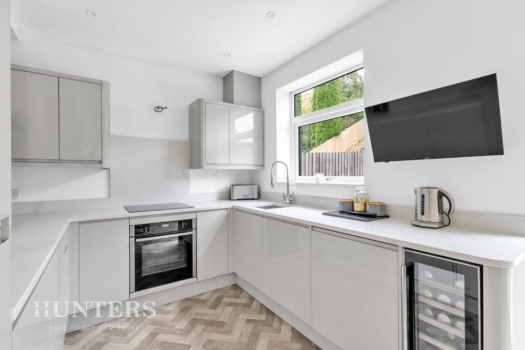 Property photo 2 of 19 Dining Kitchen