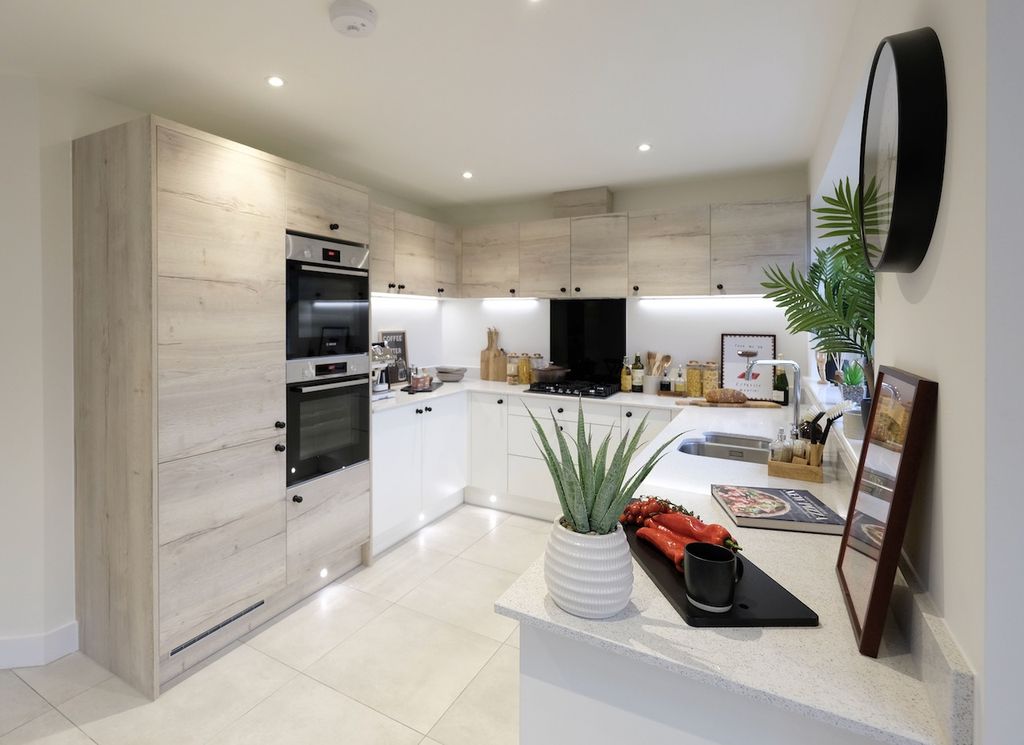 Property photo 1 of 13 Kitchen.2