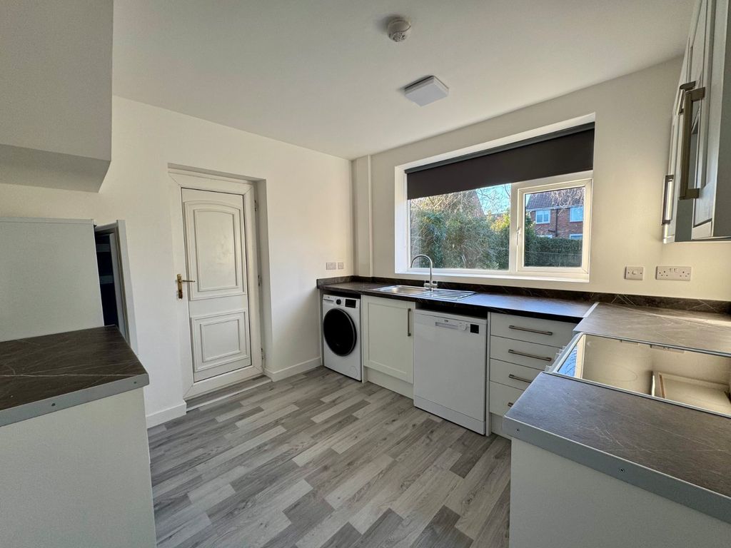 Property photo 2 of 12 Kitchen