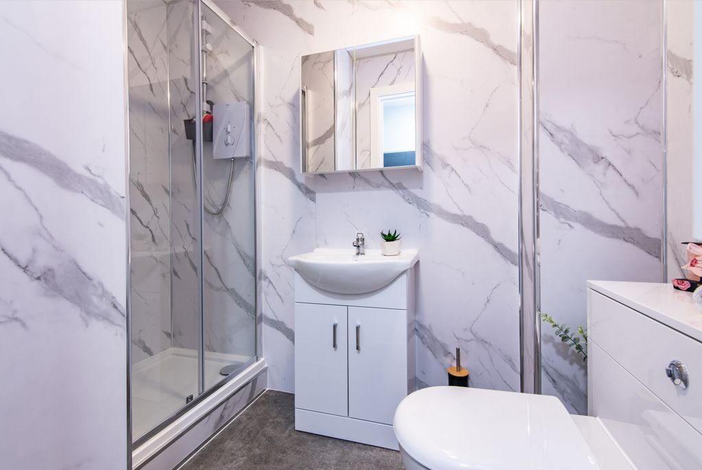 Property photo 3 of 18 Bathroom Broadgate Studio