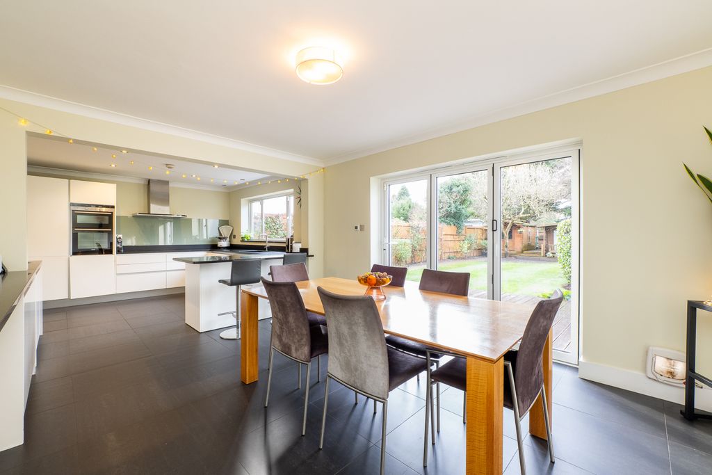 Property photo 2 of 39 Picture No. 13