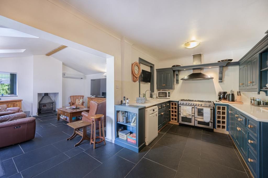 Property photo 2 of 23