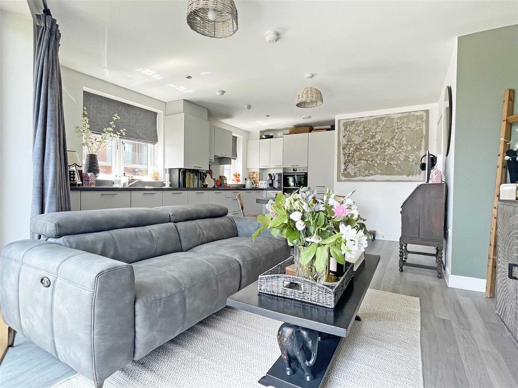 Property photo 2 of 16 La.Jpg