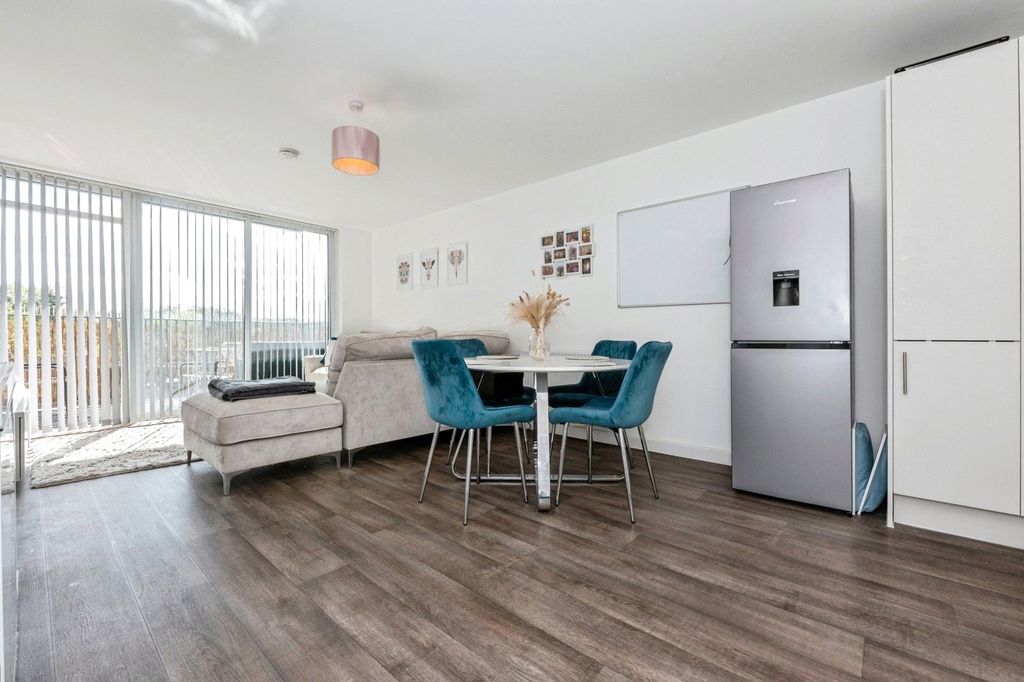 Property photo 3 of 12 Pbox-Img.Jpg