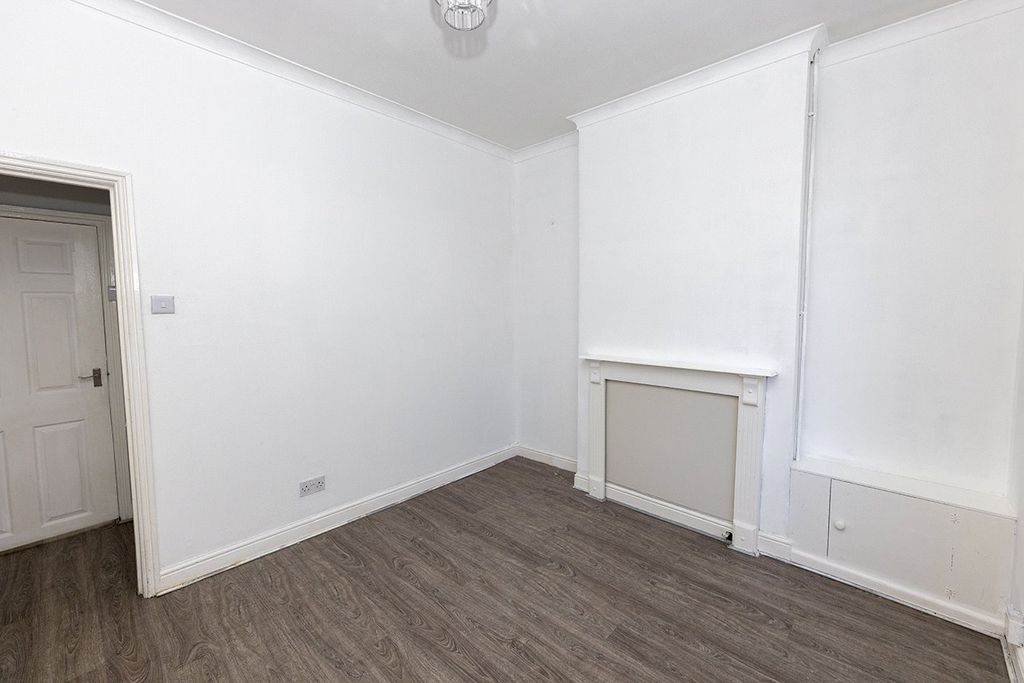 Property photo 2 of 15 Picture No. 38