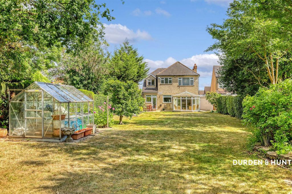 Property photo 1 of 33 Curtis Road