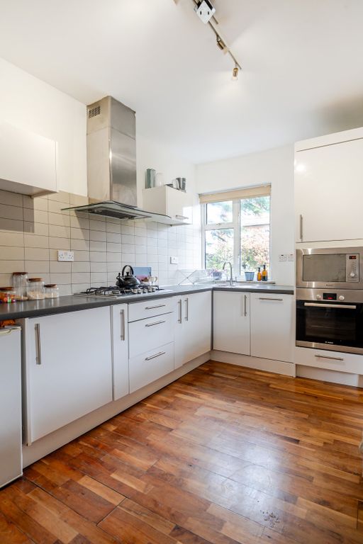 Property photo 3 of 8 Kitrchen