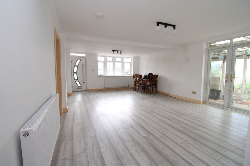 Property photo 3 of 10 Img_5795