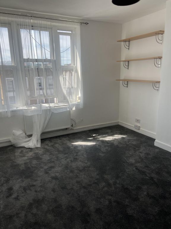 Property photo 1 of 9 3 Bed Split-Level Flat To Rent Queens Crescent, London Nw5
