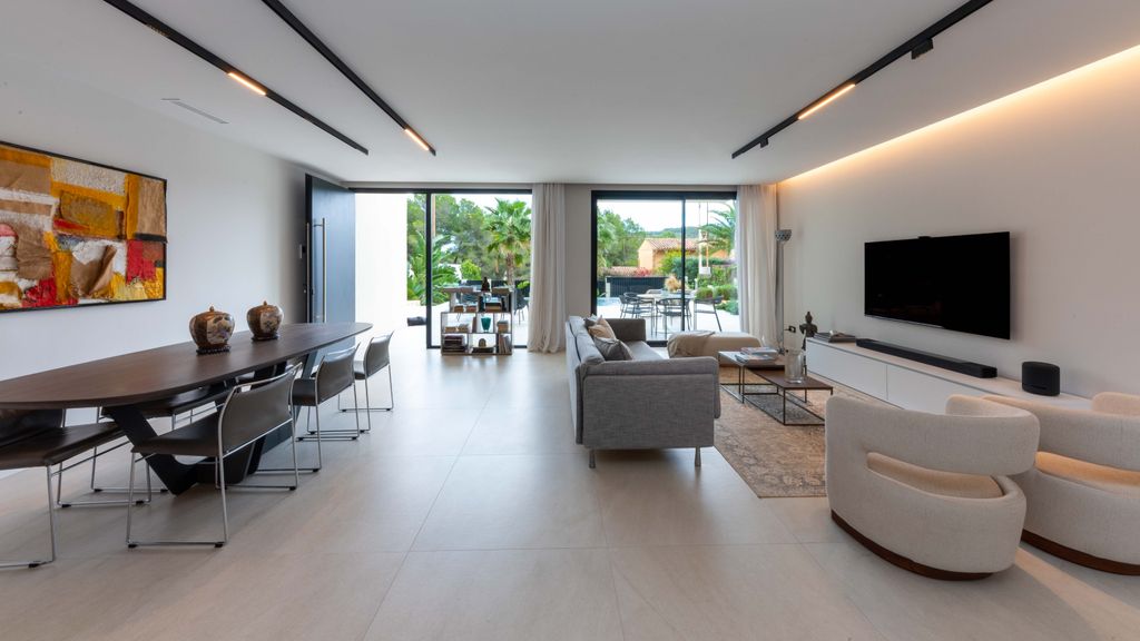 Property photo 3 of 24 3 82846 Small-6.Jpg