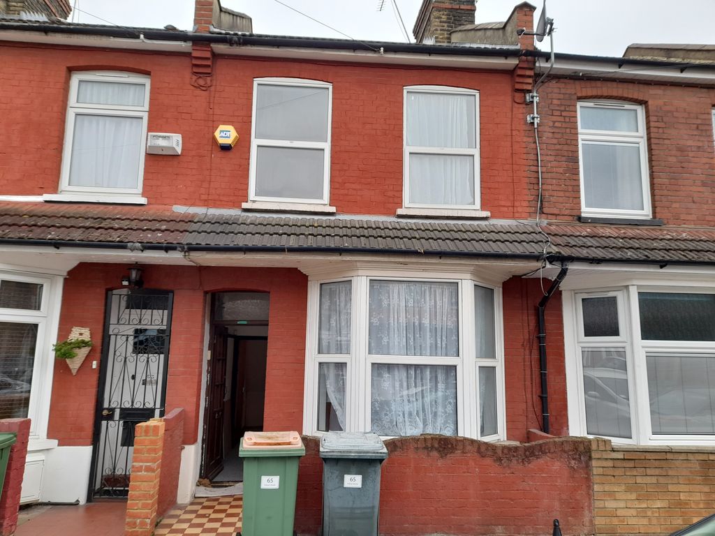 Property photo 1 of 10 3 Bedroom Mid-Terrance House For Rent In E13 Plaistow.