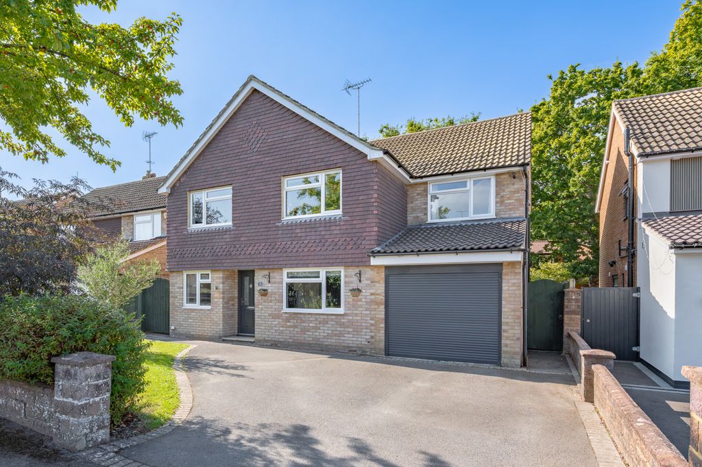 Property photo 1 of 30 Impressive Five-Bedroom Detached Family Home In A Sought-After Copthorne Road