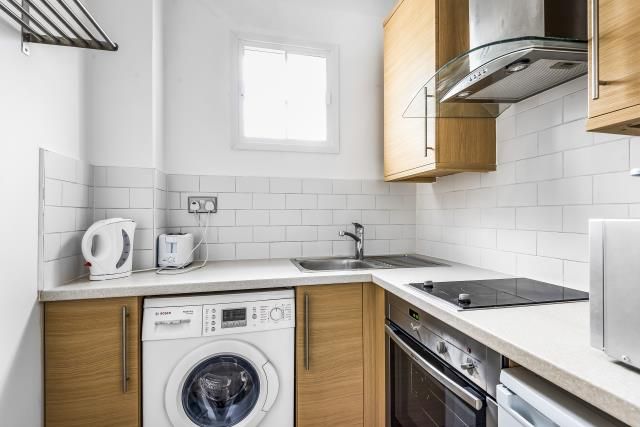Property photo 3 of 10 Kitchen