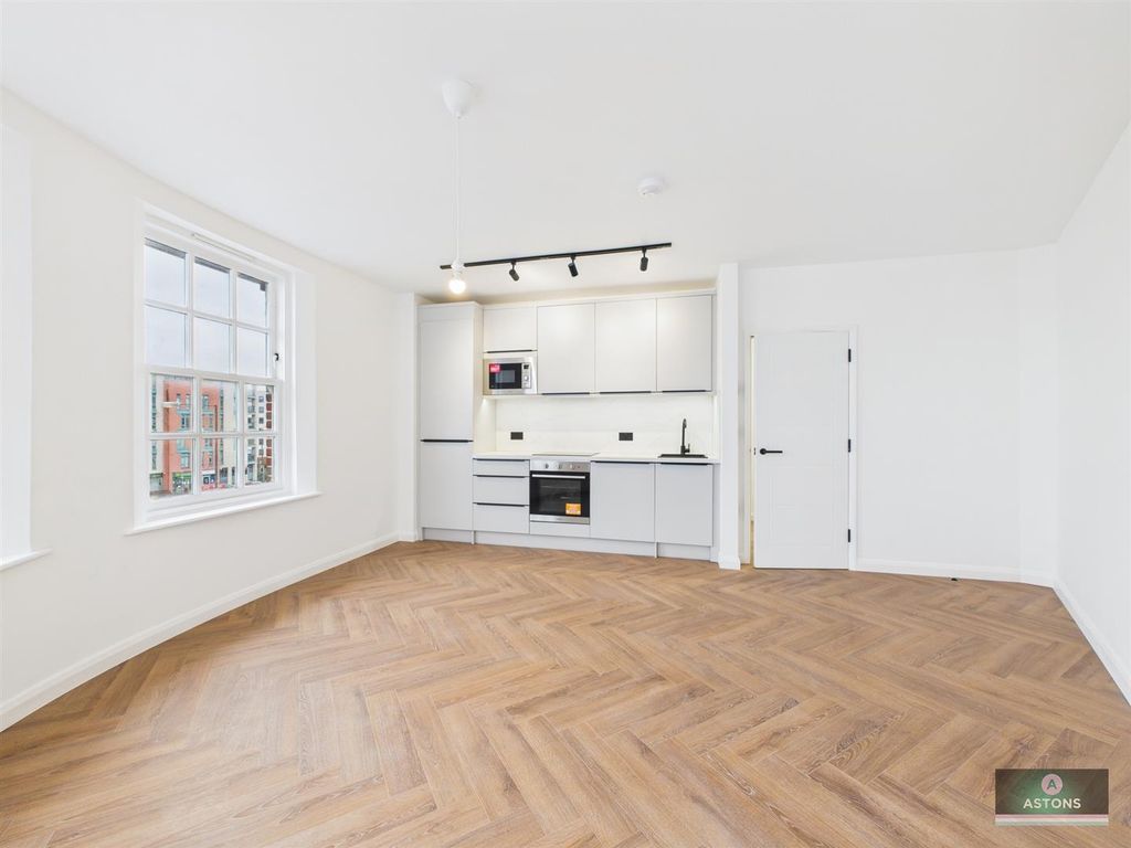 Property photo 2 of 7 Cam04622G0-Pr0147-Still026.Jpg