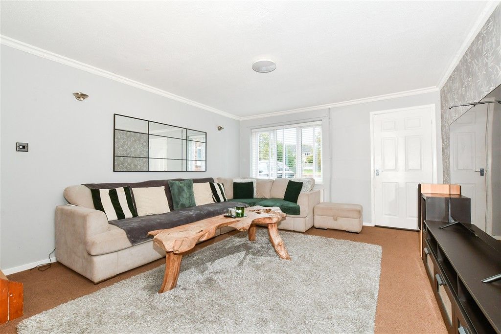 Property photo 3 of 9 Lounge