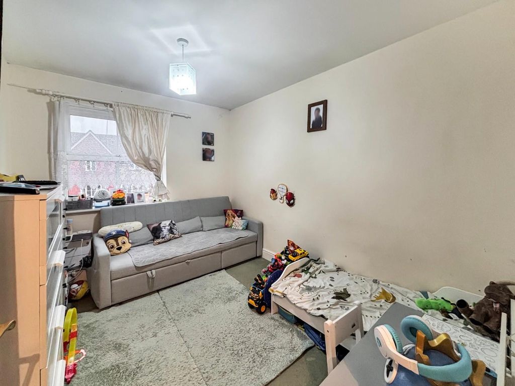 Property photo 2 of 6 Bedroom 1.Jpeg