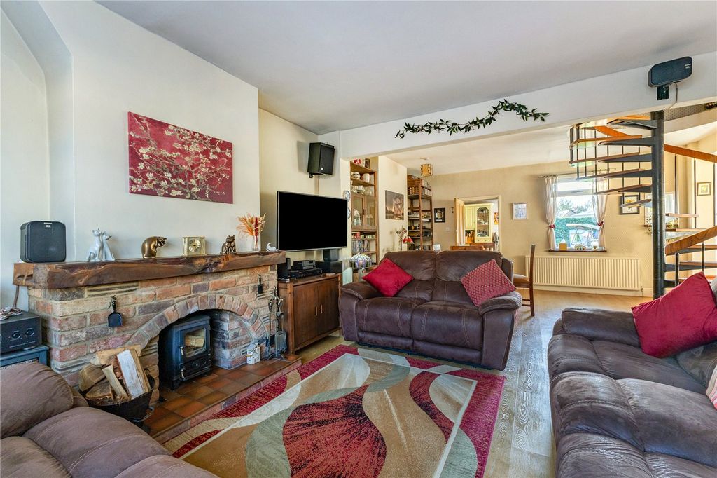 Property photo 2 of 17 Sitting Room