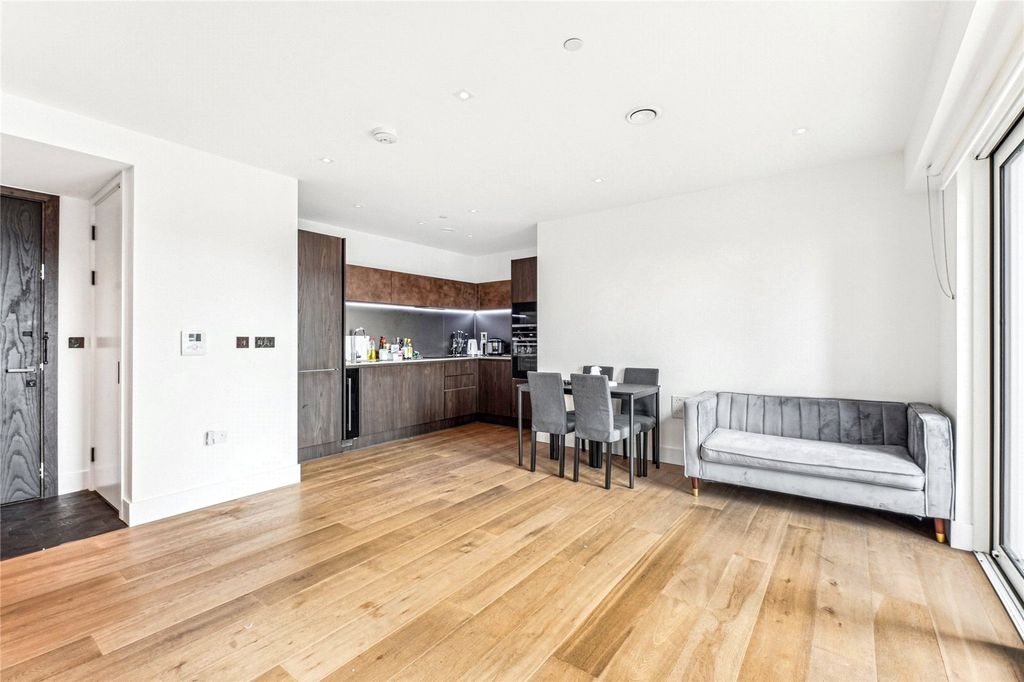 Property photo 2 of 13 Exchange Gardens