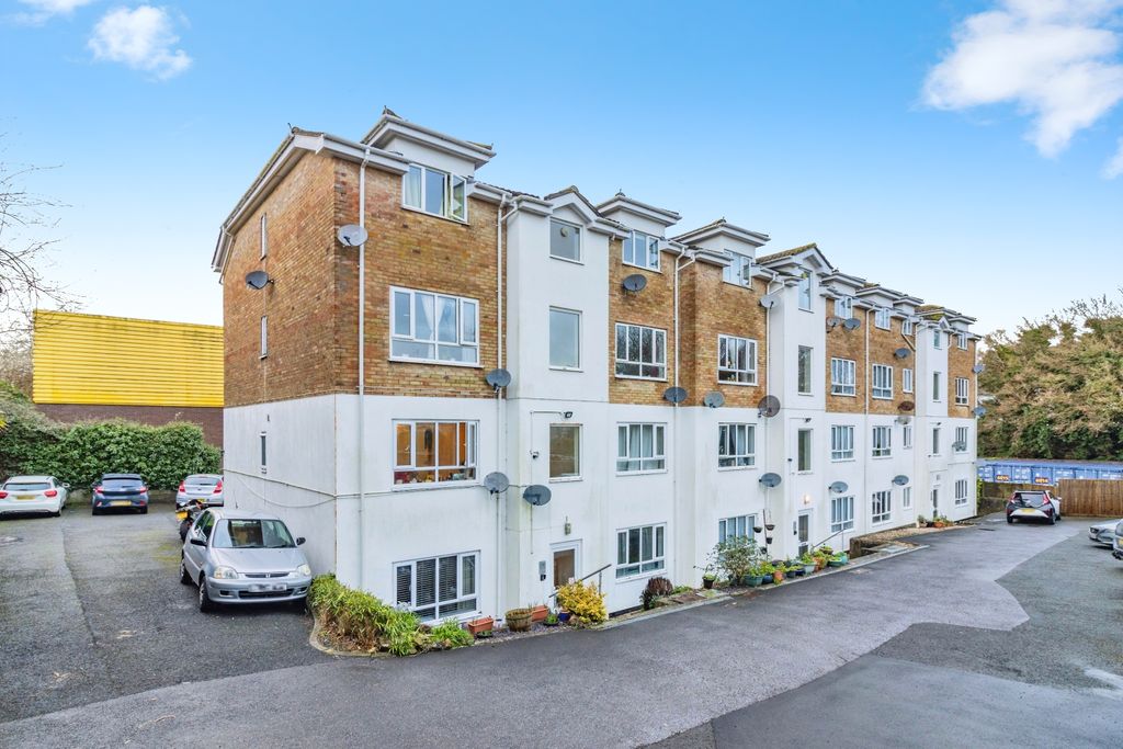 Property photo 1 of 20