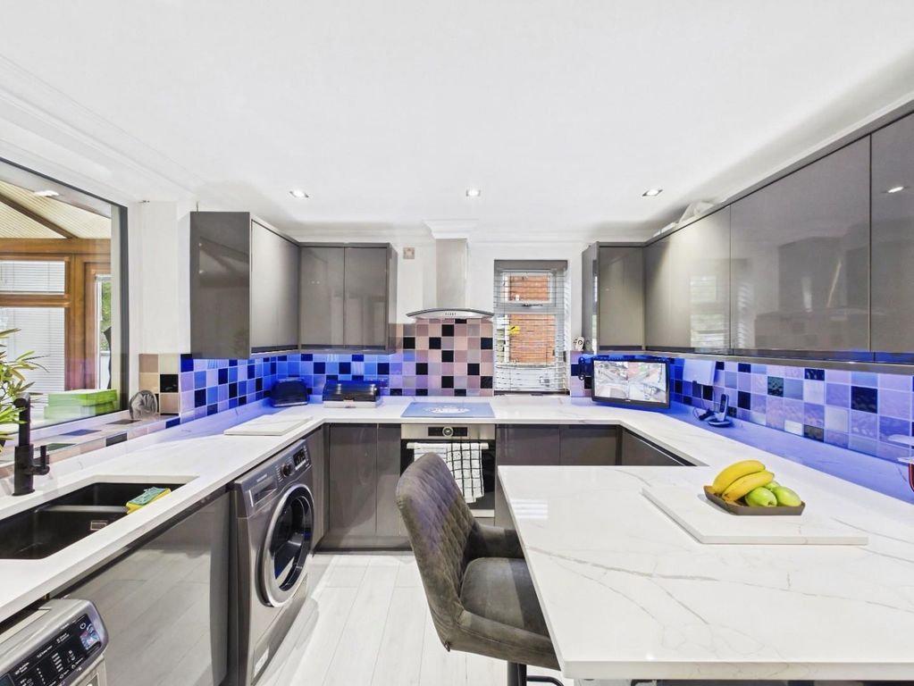 Property photo 2 of 15 Kitchen