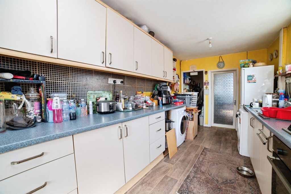 Property photo 2 of 17