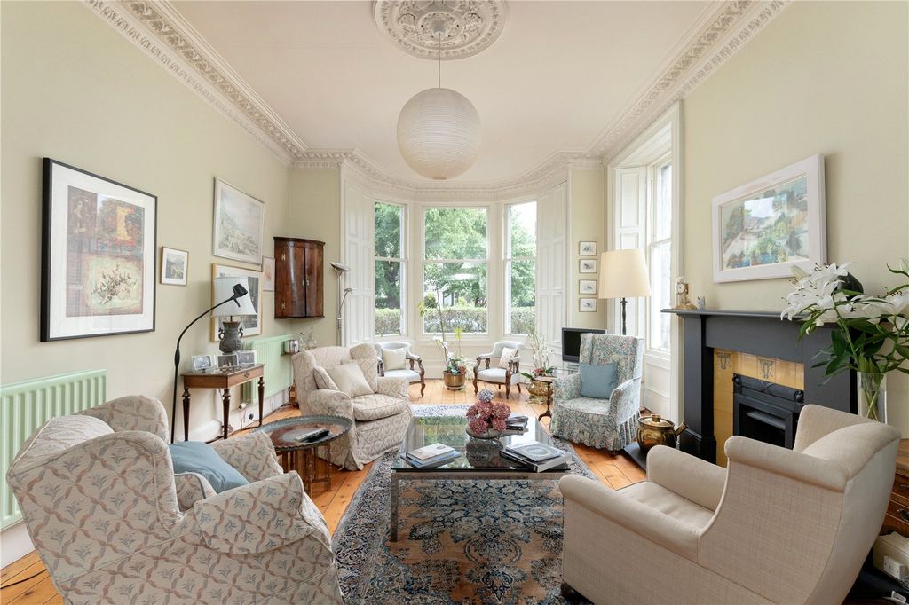 Property photo 3 of 19 Sitting Room