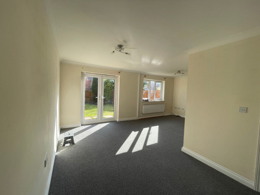 Property photo 3 of 20 Living Room Porthcawl Cf36