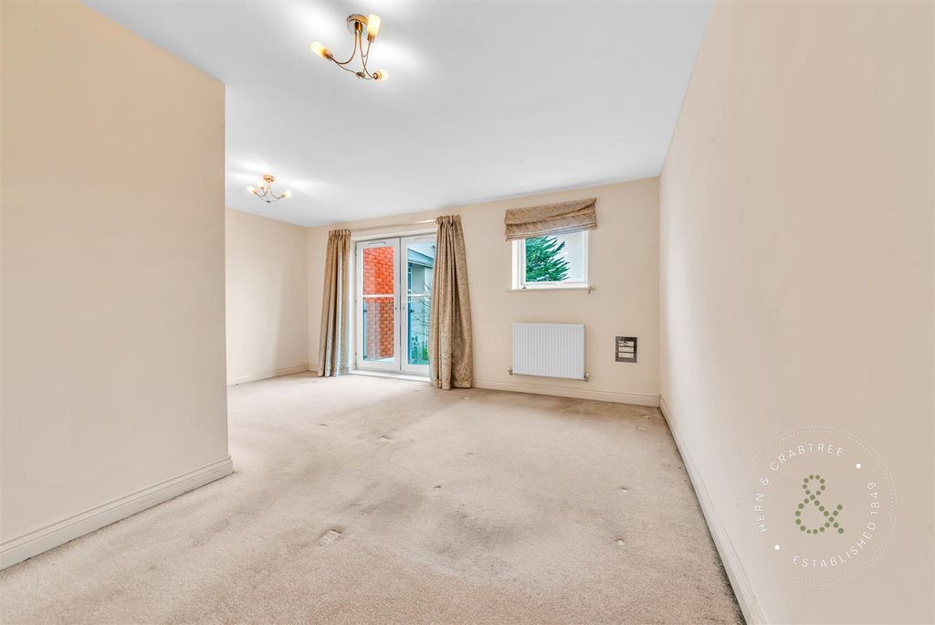 Property photo 2 of 15 Clive-Hall-Court-07.Jpg