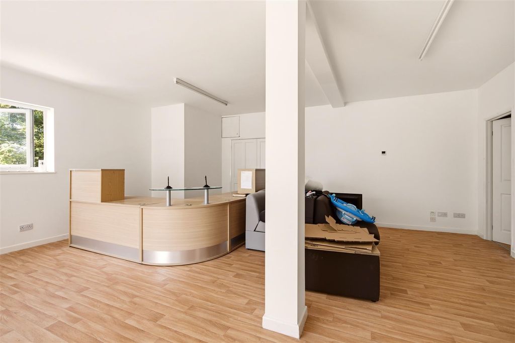 Property photo 3 of 16 R5_06705.Jpg