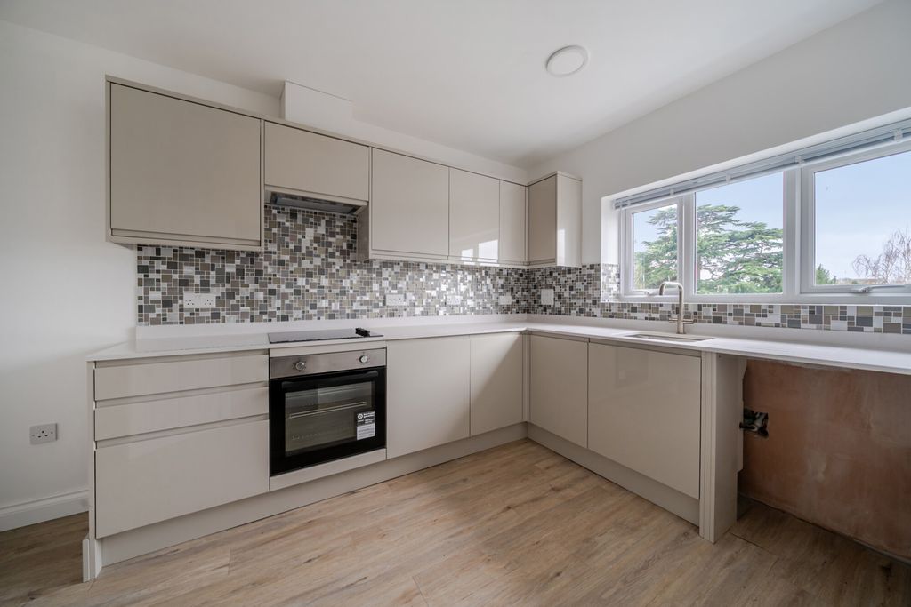 Property photo 3 of 18 1415397-5-698c637...