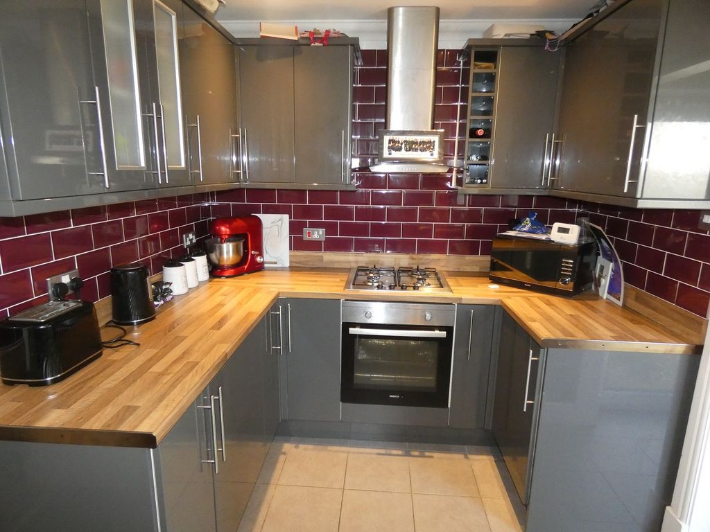 Property photo 3 of 5 Kitchen