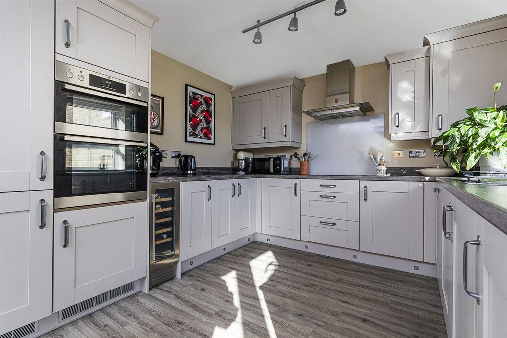 Property photo 3 of 40 Kitchen Diner