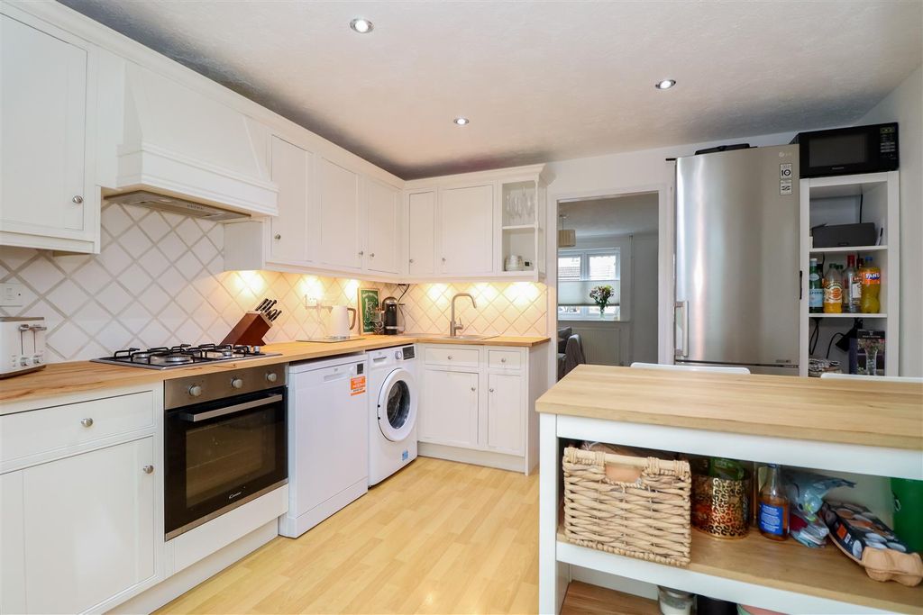 Property photo 2 of 21