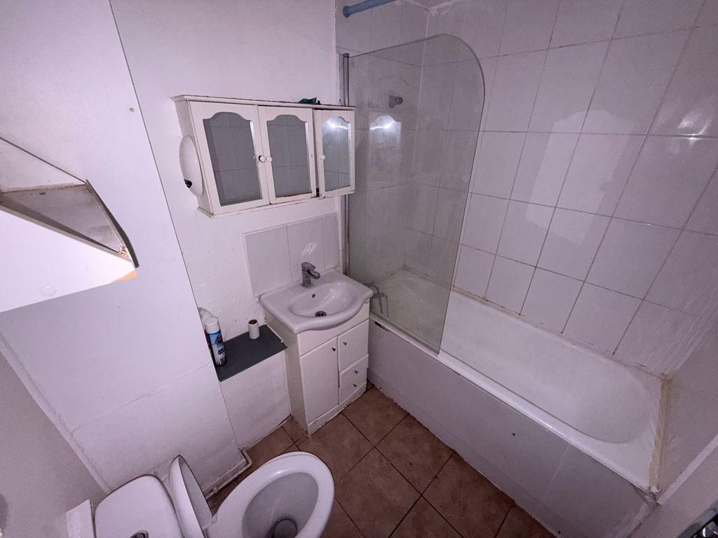 Property photo 3 of 6 Bathroom