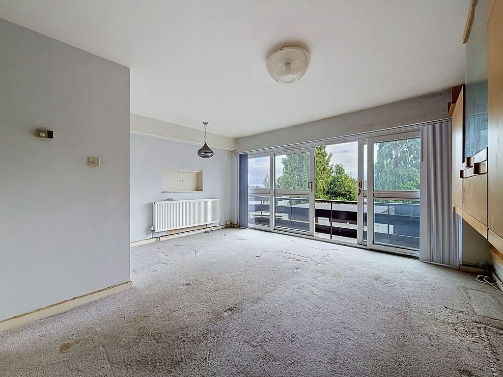 2 bed flat for saleCwrt Cefn, Lisvane CF14 photo 4