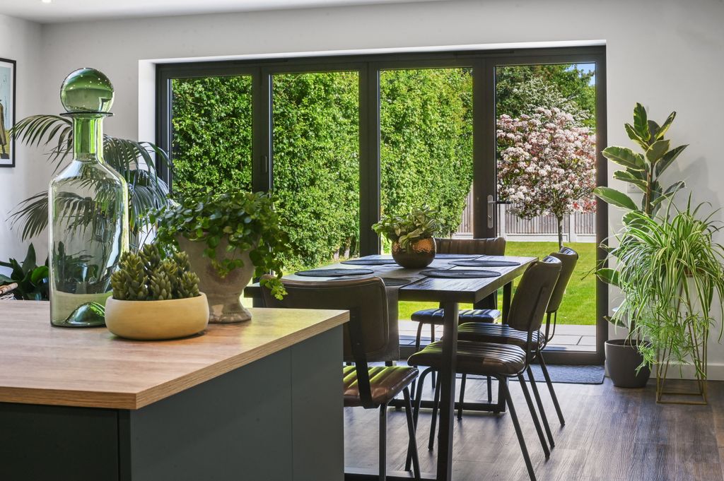 Property photo 3 of 39 Pt-Fc(Col)-Hawthorns-36