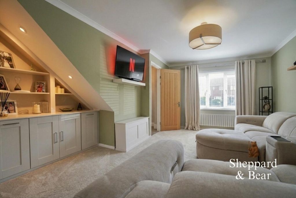 Property photo 1 of 48 Living Room